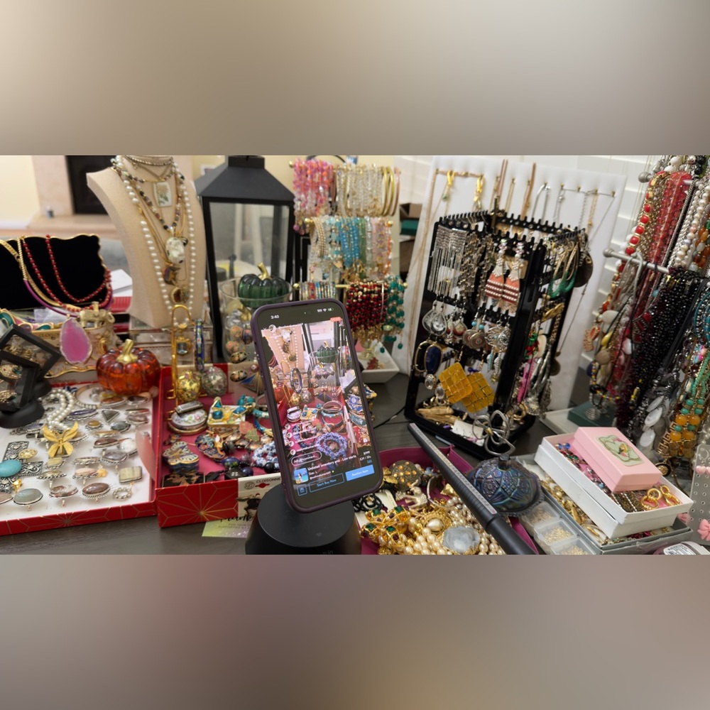 I m live Vintage antique jewelry collection